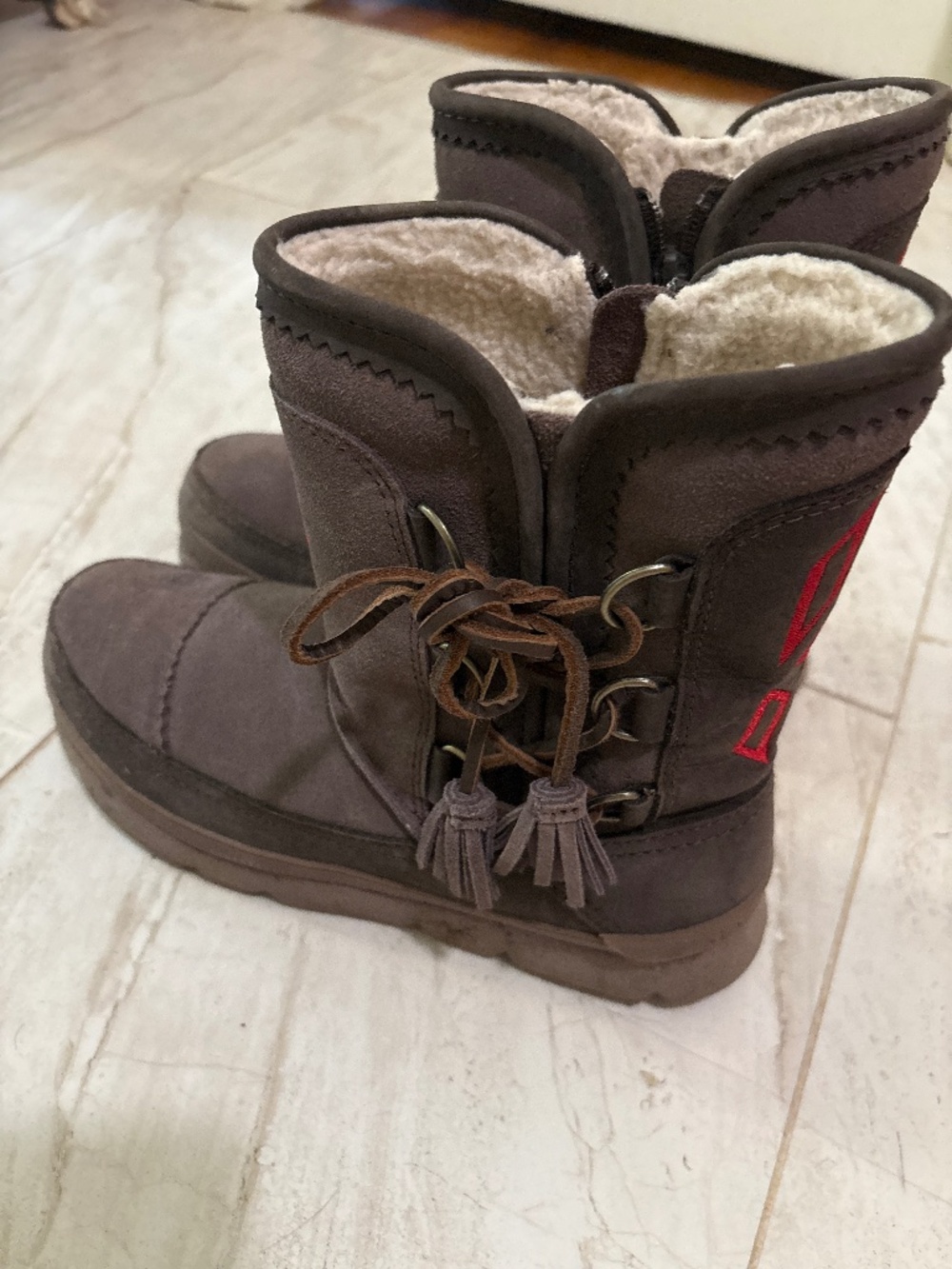 Manitobah Ankle boots size 9
